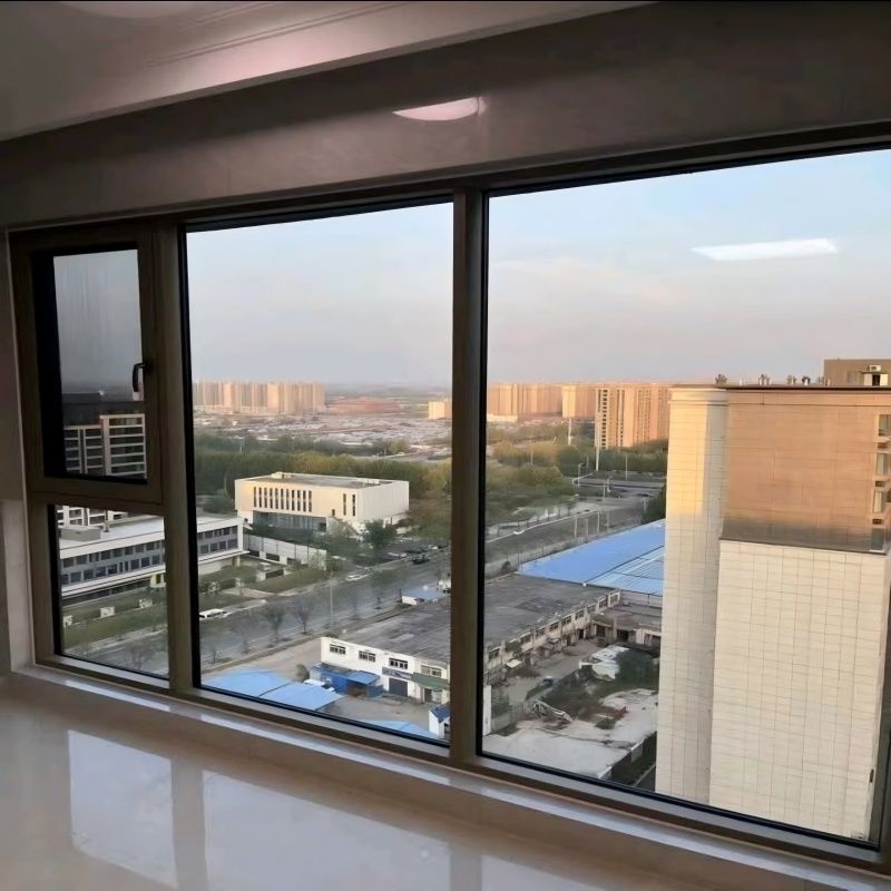 Современное алюминиевое распашное окно с ручным приводом и противоударным углом R-типа