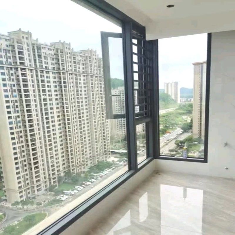 Современное алюминиевое распашное окно с ручным приводом и противоударным углом R-типа