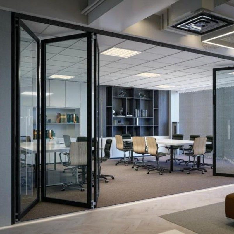 Высококачественные алюминиевые стеклянные алюминиевые сгибаемые двери для наружного двора с превосходной коррозионной стойкостью