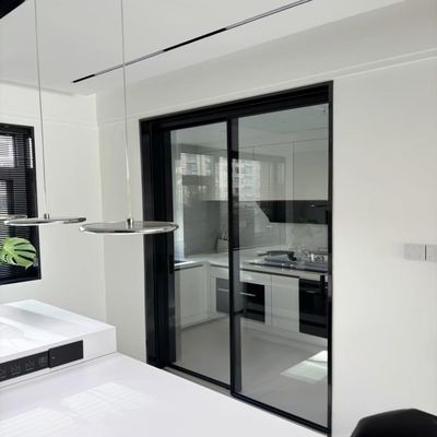 Раздвижная дверь из алюминия с терморазрывом, узкой рамой и закаленным стеклом, для стильного катания на коньках